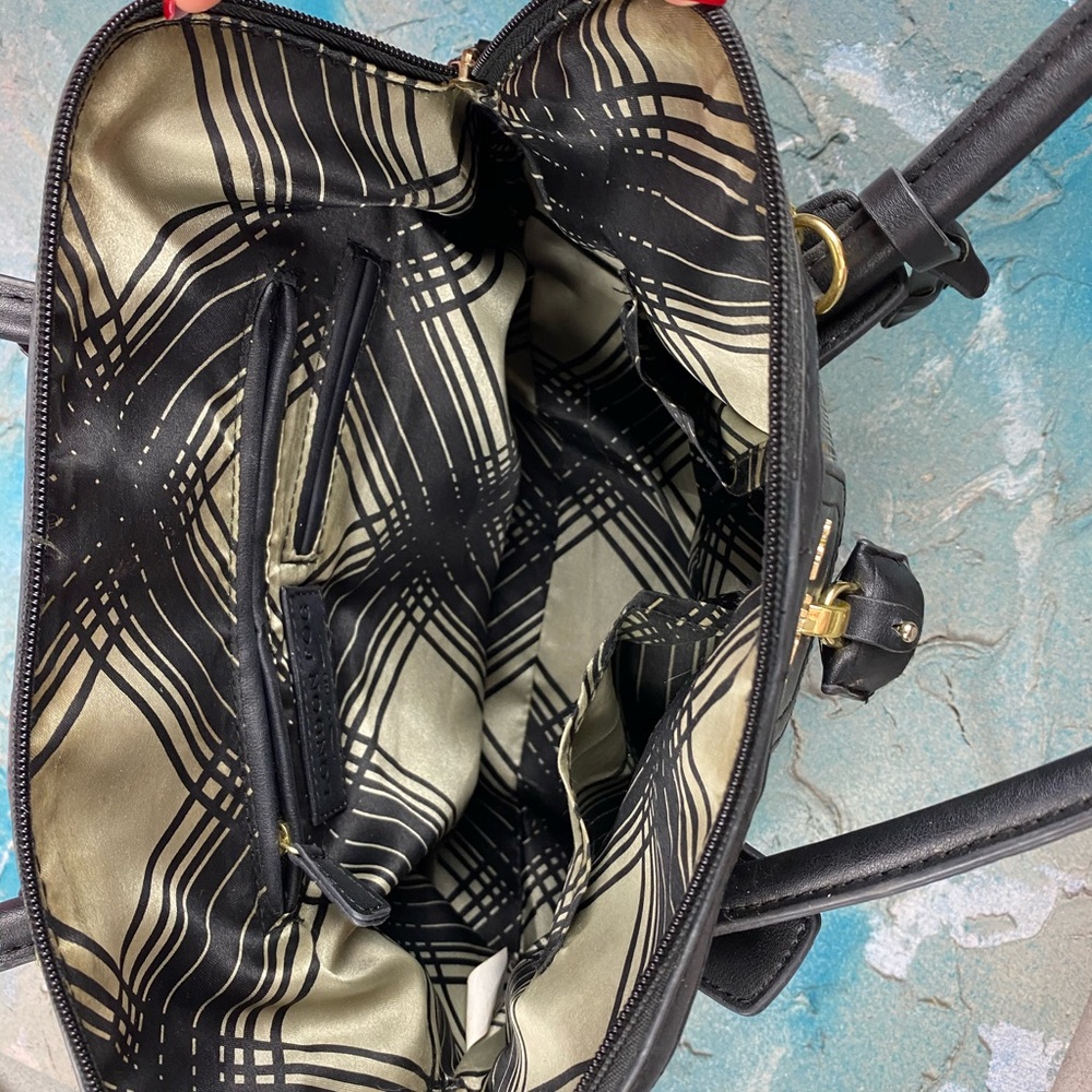 London Fog Handbag 👜 - Picture 11 of 12
